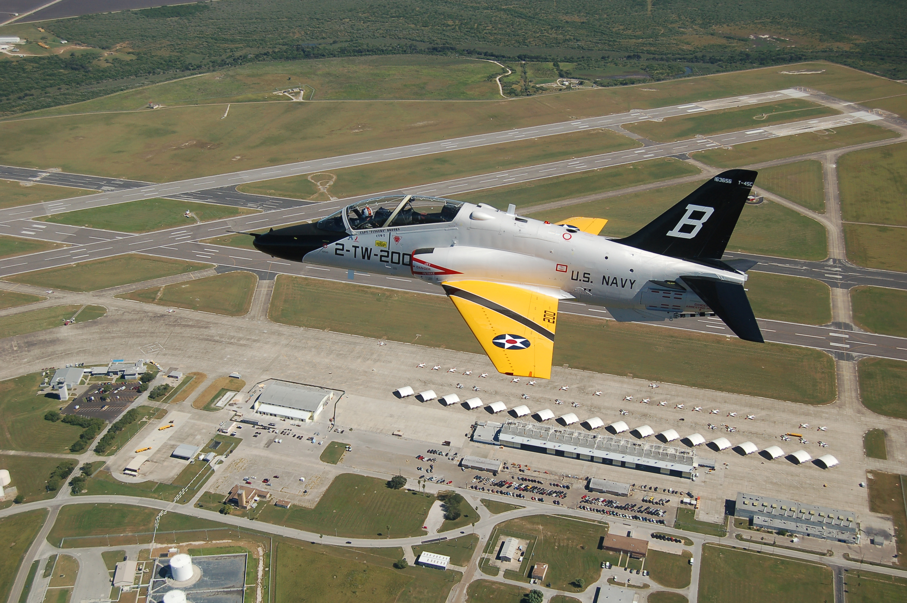 File:US Navy 040417-N-4565G-001 Lt.j.g. Julin Rosemand, assigned to Fixed  Wing Training Squadron One (VT-1), completes a successful landing in a T-45C  Goshawk aboard USS John F. Kennedy (CV-67).jpg - Wikipedia