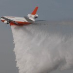 Tanker 910 dropping water over the Victorville Airport during a demonstration for Los Angeles County Fire officials on December 15, 2006. (Media credit/Alan Radecki via Wikimedia)